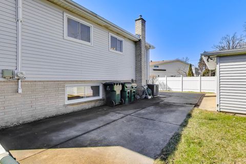 Tiny photo for 2316 Virginia Street, Park Ridge, IL 60068 (MLS # 12592701)