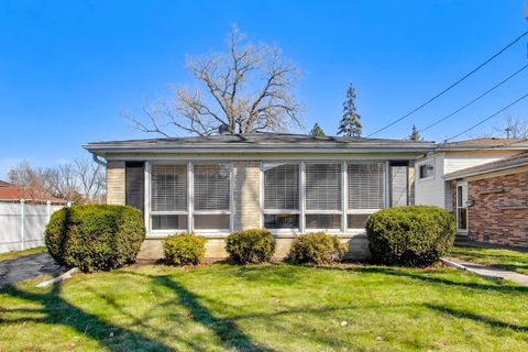 Tiny photo for 2316 Virginia Street, Park Ridge, IL 60068 (MLS # 12592701)