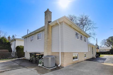 Tiny photo for 2316 Virginia Street, Park Ridge, IL 60068 (MLS # 12592701)