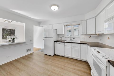 Tiny photo for 2316 Virginia Street, Park Ridge, IL 60068 (MLS # 12592701)