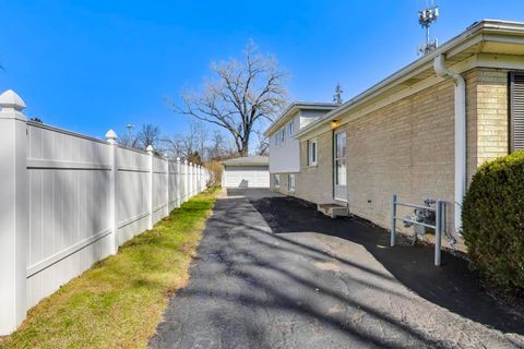 Tiny photo for 2316 Virginia Street, Park Ridge, IL 60068 (MLS # 12592701)