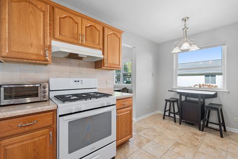 Tiny photo for 8 Warwick Court, Streamwood, IL 60107 (MLS # 12492645)