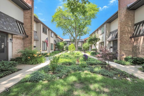 Photo of 1734 Henley Street #4, Glenview, IL 60025 (MLS # 12676464)