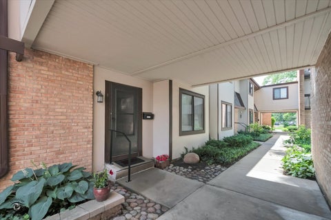 Tiny photo for 1734 Henley Street #4, Glenview, IL 60025 (MLS # 12676464)