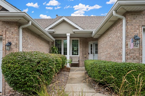 Tiny photo for 11512 Lake Shore Drive, Orland Park, IL 60467 (MLS # 12761664)