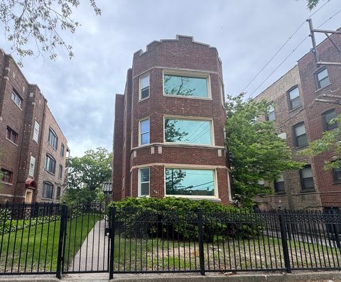 7847 S Bennett Avenue Chicago IL 60649