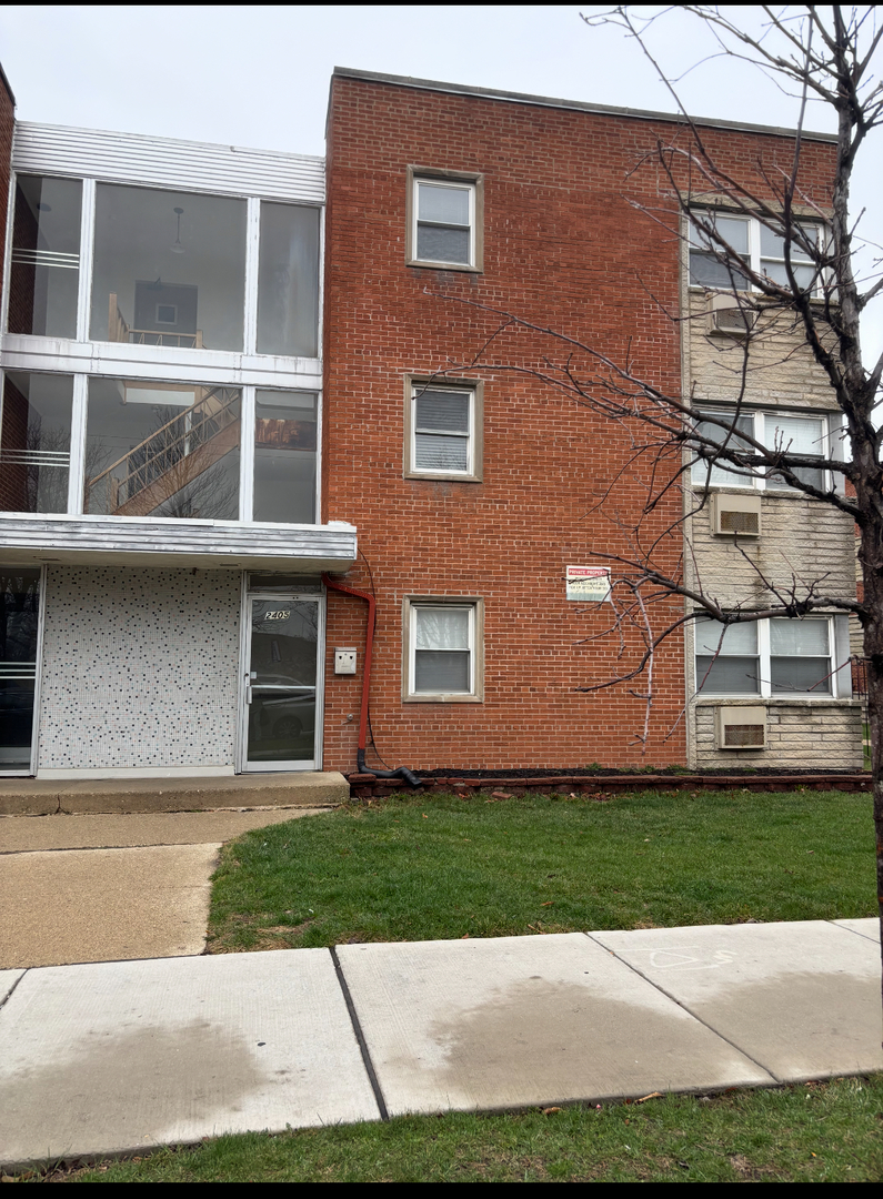 2405 W BALMORAL Avenue 3E
