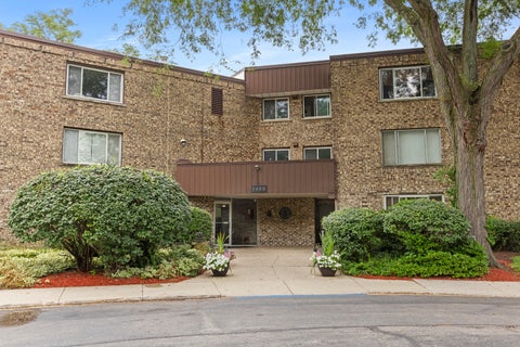 Photo of 2600 Brookwood Way Drive #209, Rolling Meadows, IL 60008 (MLS # 12729662)