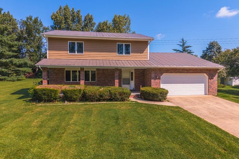 Photo of 19780 Lakewood Drive, Bloomington, IL 61705 (MLS # 12745371)