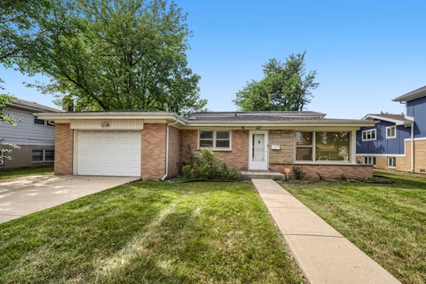 Tiny photo for 918 S Owen Street, Mount Prospect, IL 60056 (MLS # 12769581)