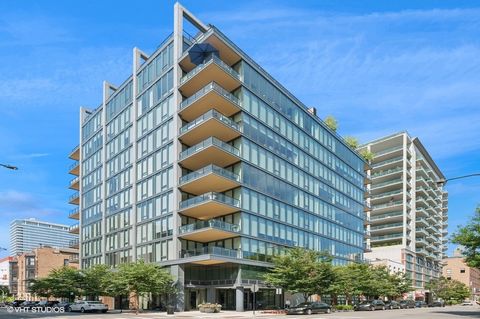 Photo of 366 W Superior Street #1002, Chicago, IL 60654 (MLS # 12516380)