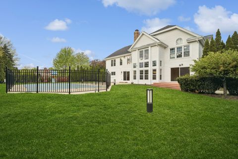 Tiny photo for 563 Dover Court, Buffalo Grove, IL 60089 (MLS # 12642033)