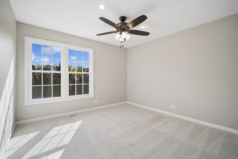 Tiny photo for 563 Dover Court, Buffalo Grove, IL 60089 (MLS # 12642033)