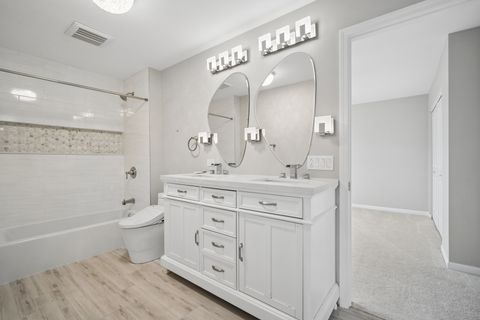 Tiny photo for 563 Dover Court, Buffalo Grove, IL 60089 (MLS # 12642033)
