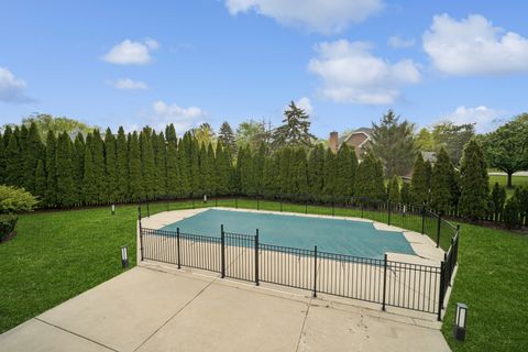 Tiny photo for 563 Dover Court, Buffalo Grove, IL 60089 (MLS # 12642033)