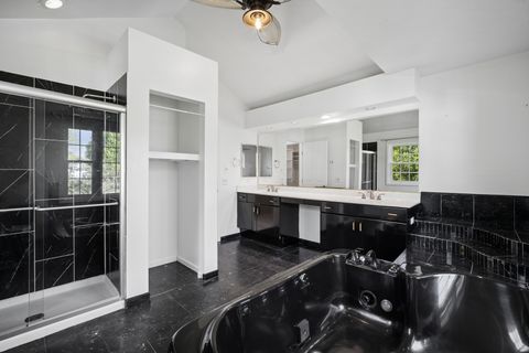 Tiny photo for 563 Dover Court, Buffalo Grove, IL 60089 (MLS # 12642033)