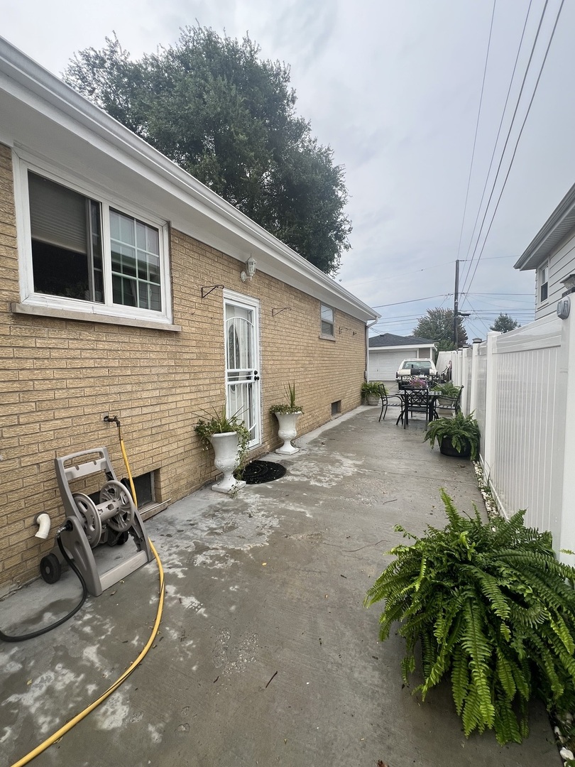 7509 S Trumbull Avenue