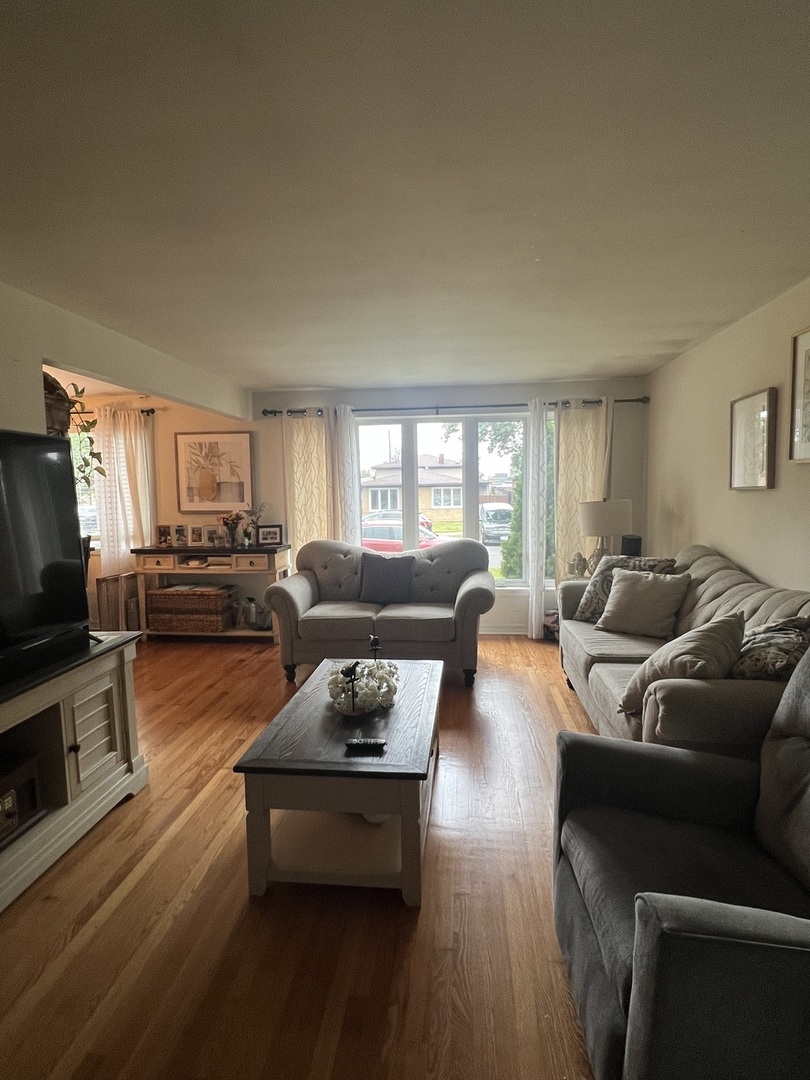 7509 S Trumbull Avenue