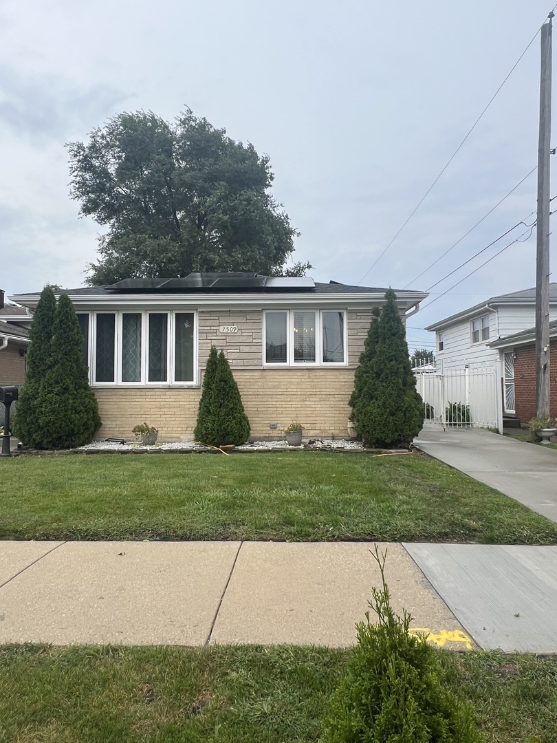 7509 S Trumbull Avenue