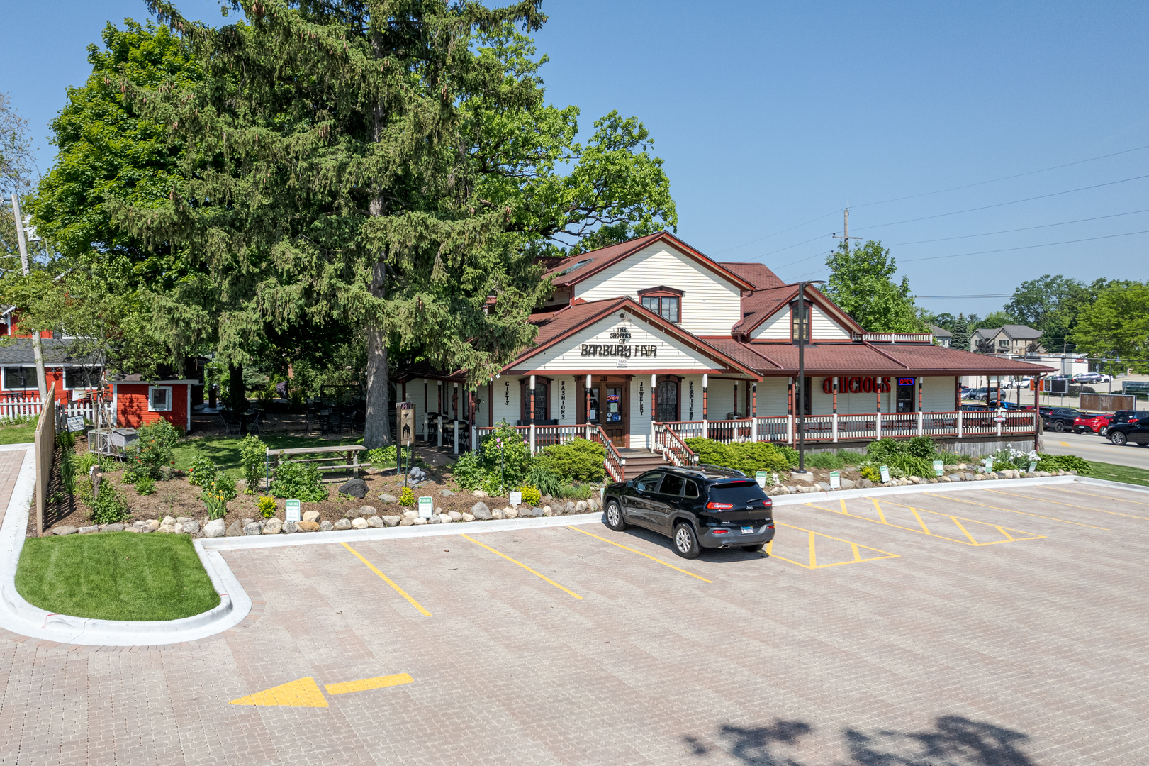 211 W Railroad Avenue