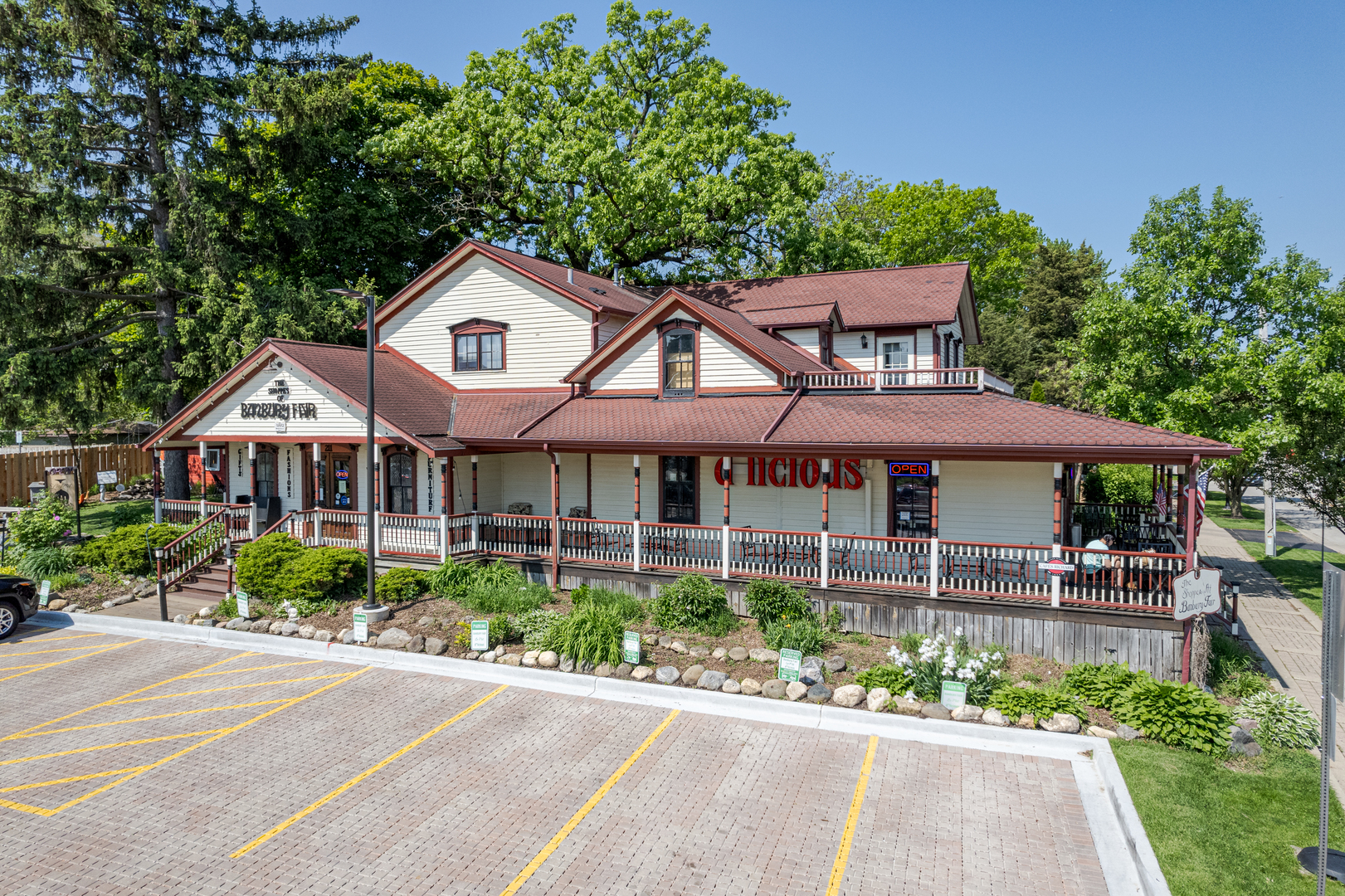 211 W Railroad Avenue