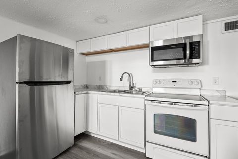 Tiny photo for 1316 E 9th Street, Davenport, IA 52803 (MLS # 12633573)