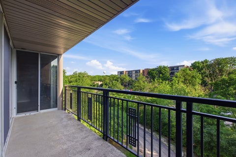Tiny photo for 6000 Oakwood Drive #4H, Lisle, IL 60532 (MLS # 12661531)