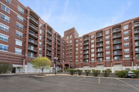 Photo of 1700 Riverwoods Drive #517, Melrose Park, IL 60160 (MLS # 12511507)