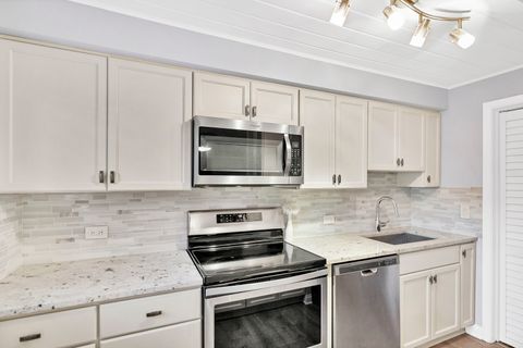 Tiny photo for 7754 W Higgins Road #J, Chicago, IL 60631 (MLS # 12433954)