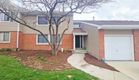 Photo of 111 Autumn Court #111, Buffalo Grove, IL 60089 (MLS # 12617148)