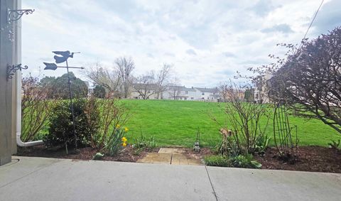 Tiny photo for 111 Autumn Court #111, Buffalo Grove, IL 60089 (MLS # 12617148)