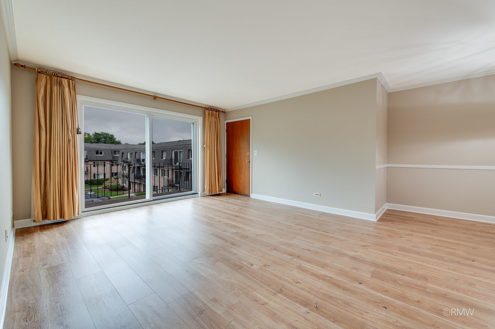 872 S Plum Grove Road 305