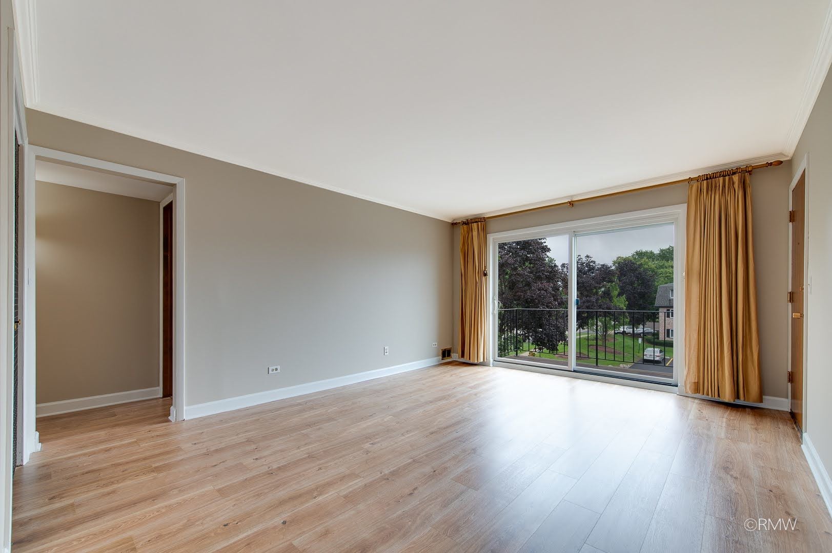 872 S Plum Grove Road 305