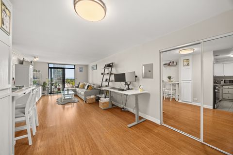 Tiny photo for 3900 N Pine Grove Avenue #911, Chicago, IL 60613 (MLS # 12485682)