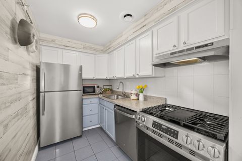 Tiny photo for 3900 N Pine Grove Avenue #911, Chicago, IL 60613 (MLS # 12485682)