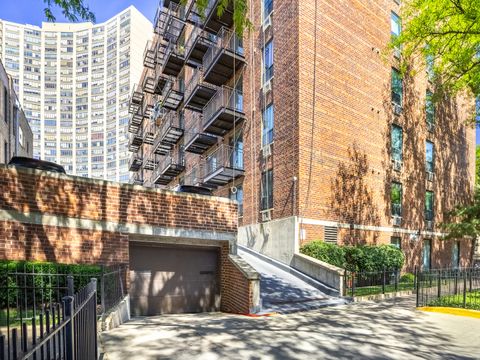 Tiny photo for 3900 N Pine Grove Avenue #911, Chicago, IL 60613 (MLS # 12485682)