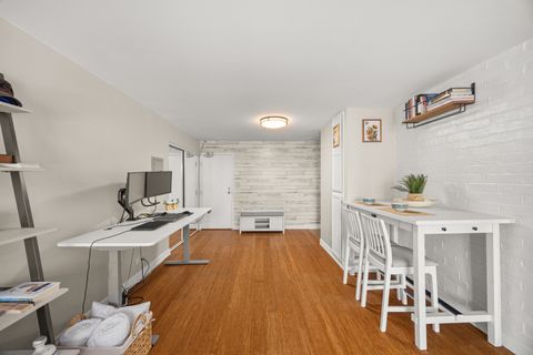 Tiny photo for 3900 N Pine Grove Avenue #911, Chicago, IL 60613 (MLS # 12485682)