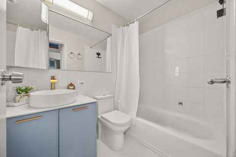 Tiny photo for 3900 N Pine Grove Avenue #911, Chicago, IL 60613 (MLS # 12485682)