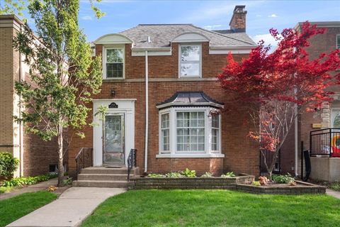 Photo of 2925 W Greenleaf Avenue, Chicago, IL 60645 (MLS # 12655432)