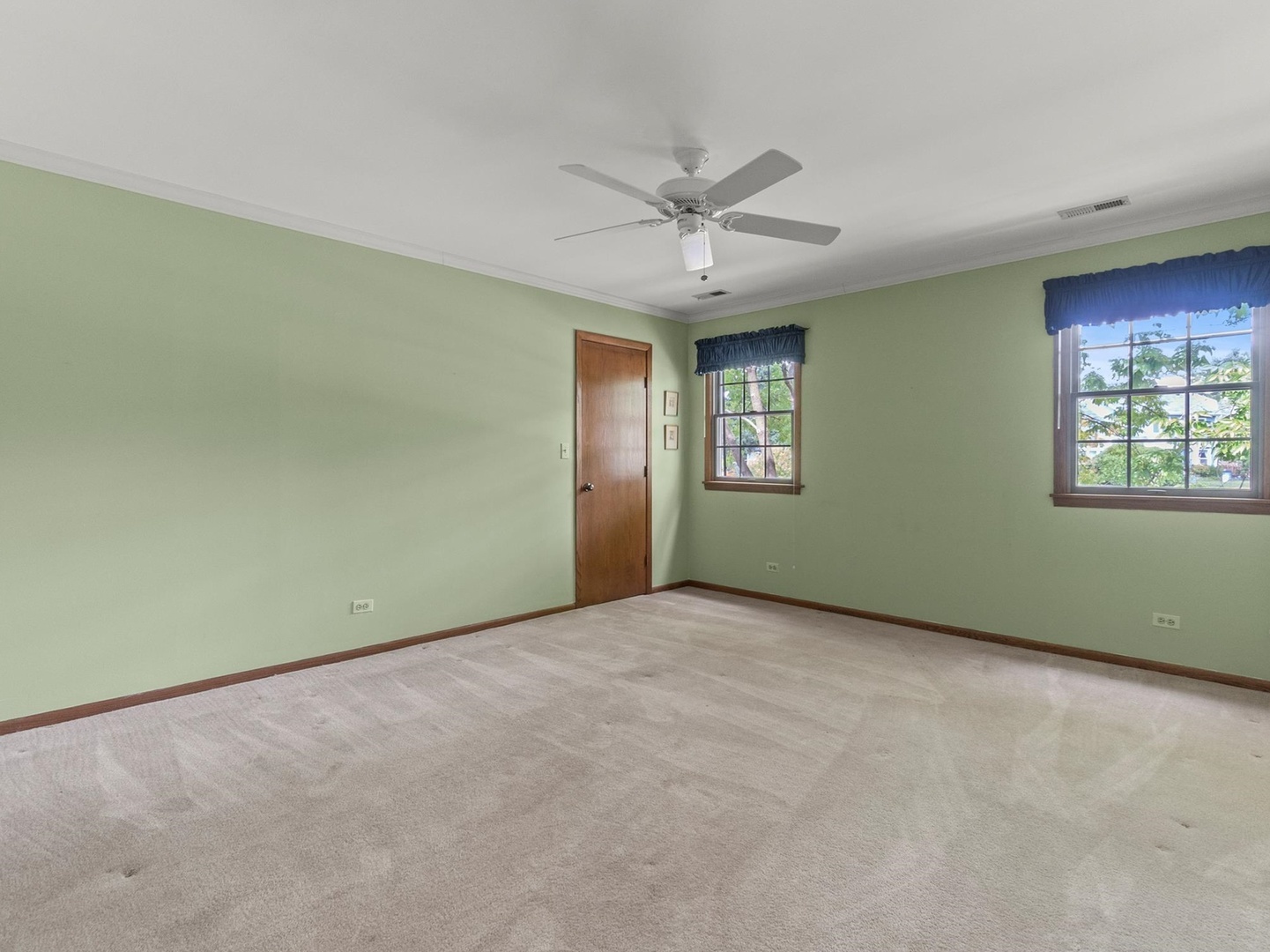 23W501 Green Trails Drive