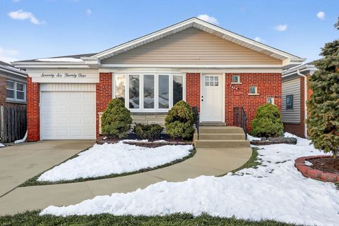 Photo of 7624 W Ainslie Street, Harwood Heights, IL 60706 (MLS # 12545442)