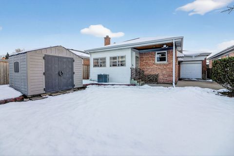 Tiny photo for 7624 W Ainslie Street, Harwood Heights, IL 60706 (MLS # 12545442)