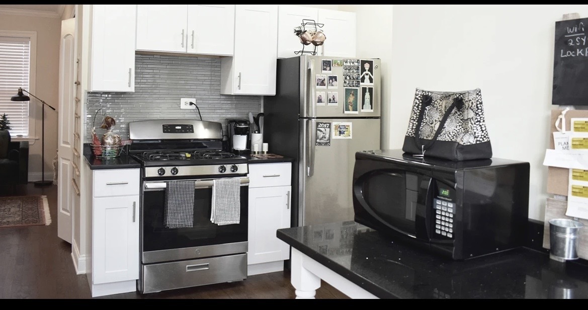 3819 N Greenview Avenue 1N