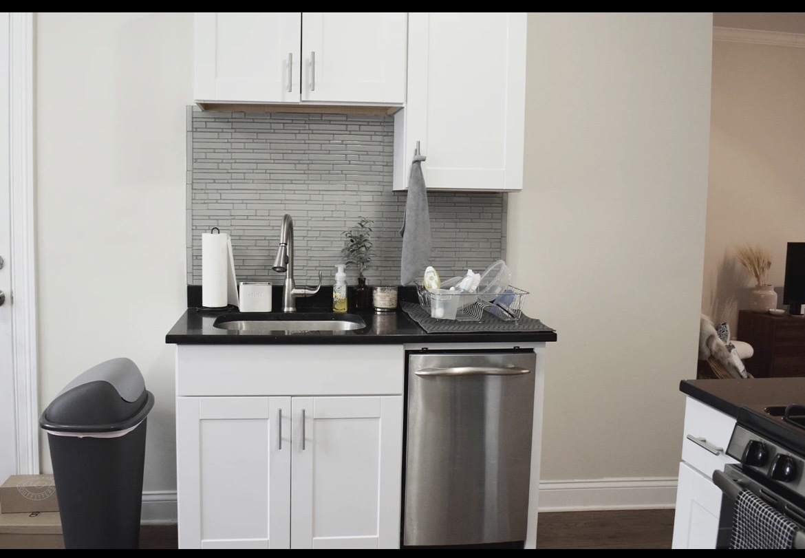 3819 N Greenview Avenue 1N