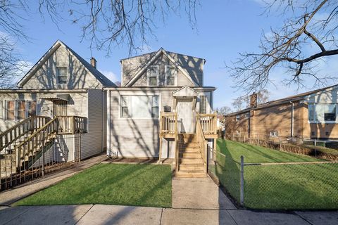 Photo of 9328 S PAXTON Avenue, Chicago, IL 60617 (MLS # 12631753)