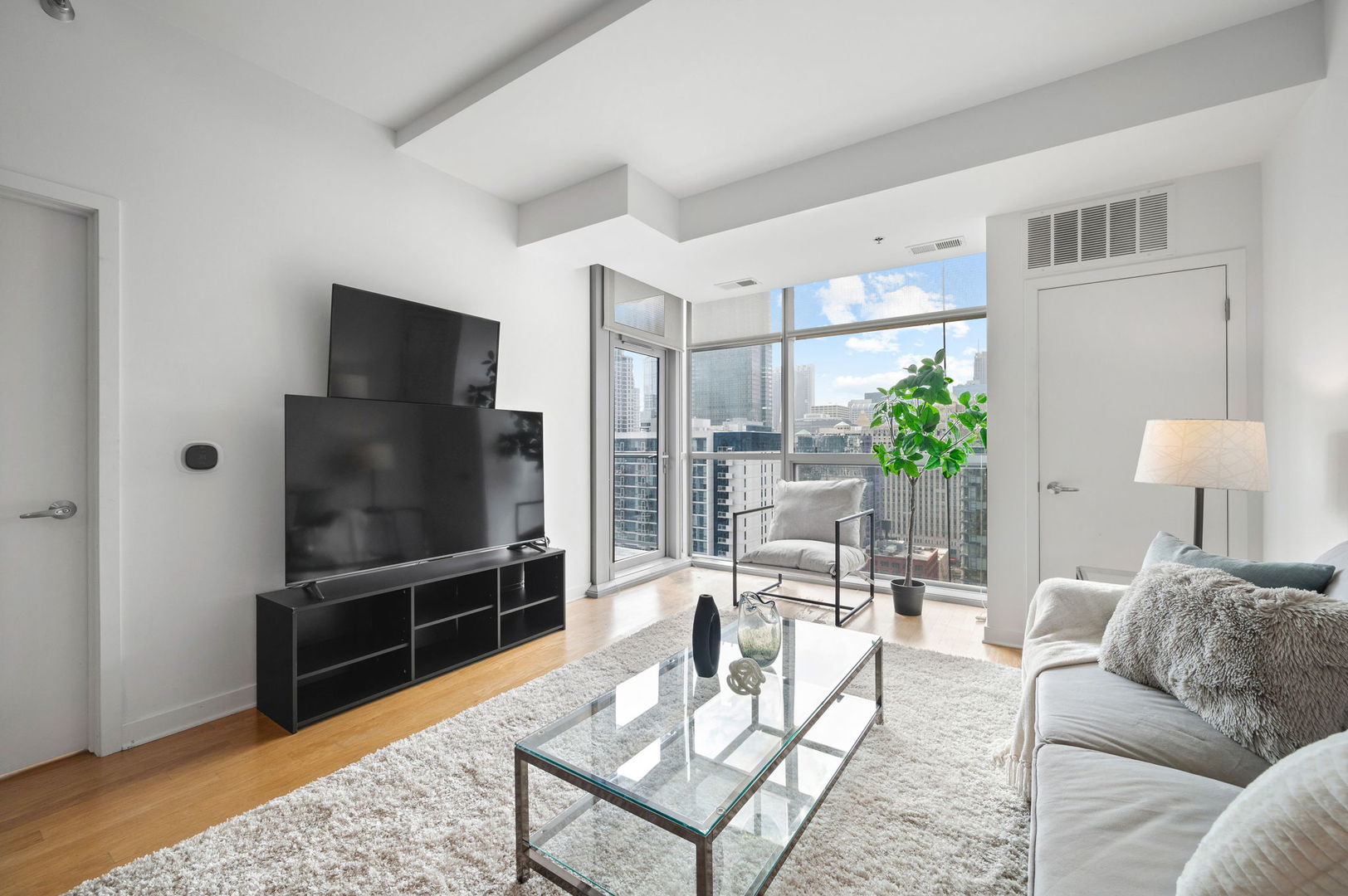 303 W OHIO Street 2504