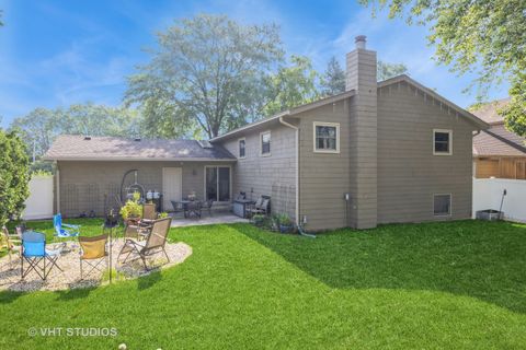 Tiny photo for 654 Blue Spruce Lane, Mundelein, IL 60060 (MLS # 12436751)