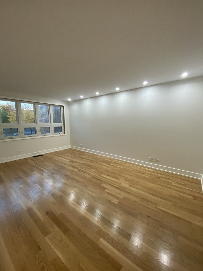 3270 N Elston Avenue 1