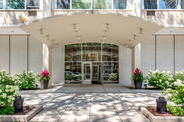 336 W Wellington Avenue 503