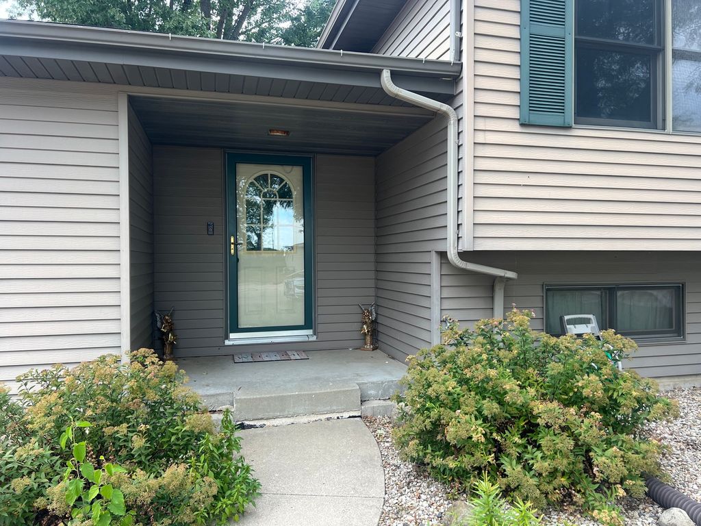 Photo for 906 Wiker Drive, Rock Falls, IL 61071 (MLS # 12468323)